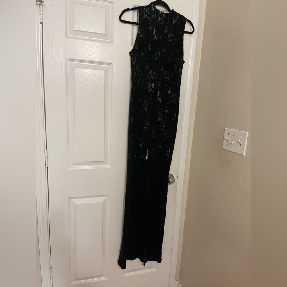 Alice + Olivia Gisela High-Neck Lace Contrast Dress - Picture 3 of 16